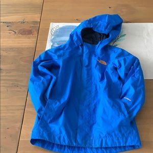 Size for 4 T blue and orange raincoat.  North face